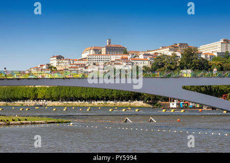 Pedro und Inês Fußgänger Brücke über den Fluss Mondego in Coimbra, Portugal Stockfoto