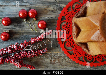 Bald ist Weihnachten, Weihnachten Objekte und Pandoro Stockfoto