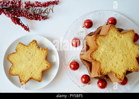 Bald ist Weihnachten, Weihnachten Objekte und Pandoro Stockfoto