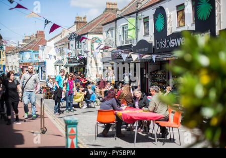 Allgemeine Ansicht, St Mark's Road in Easton, Bristol, während Essen Verbindungen Festival. Stockfoto