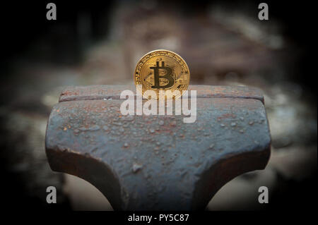 Bit Münze in Vice gold Stockfoto