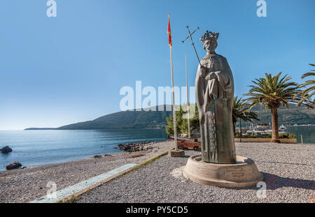 Die Statue von König Stephan tvrtko ich im Hafen von Herceg Novi, Montenegro Stockfoto