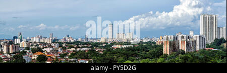 Antenne panorama Blick auf George Town von Penang, Malaysia. - Blick vom Gipfel des Berges der Stadt Penang, Malaysia Stockfoto