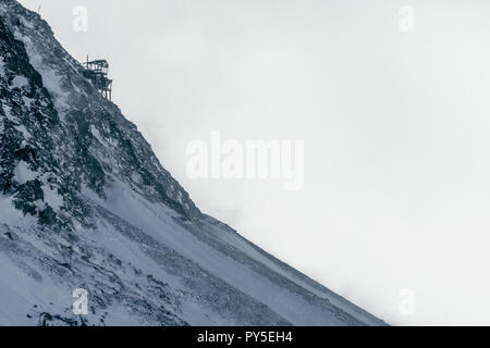 Abgebrochene winter mountain Fire Tower Stockfoto