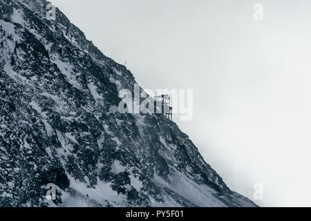 Abgebrochene winter mountain Fire Tower Stockfoto