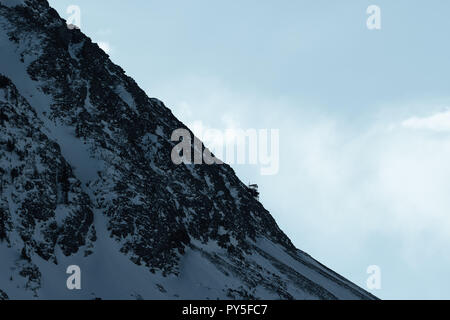 Abgebrochene winter mountain Fire Tower Stockfoto