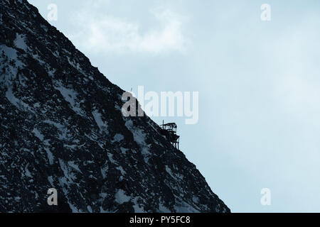 Abgebrochene winter mountain Fire Tower Stockfoto