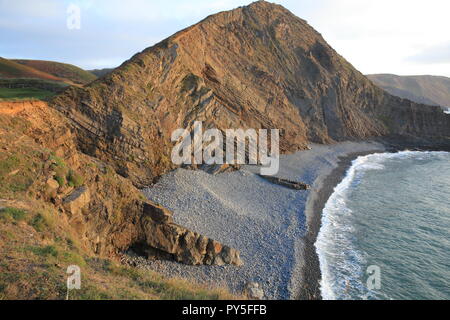 Steiniger Strand, südlich von Hartland Quay, North Devon, England, Großbritannien Stockfoto