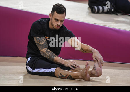 Doha, Katar. 25 Okt, 2018. BART DEURLOO aus den Niederlanden erstreckt sich während des ersten Tages der erste Wettbewerb auf dem Aspire Dome in Doha, Katar. Credit: Amy Sanderson/ZUMA Draht/Alamy leben Nachrichten Stockfoto