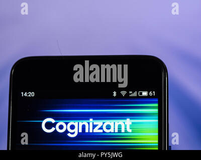 Kiew, Ukraine. 25 Okt, 2018. Cognizant Corporation Logo auf dem Smartphone angezeigt. Cognizant ist ein multinationales Unternehmen, das IT-Services, einschließlich digitaler, Technologie, Beratung und Service. Quelle: Igor Golovniov/SOPA Images/ZUMA Draht/Alamy leben Nachrichten Stockfoto