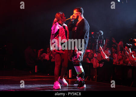 MIAMI, FL - 24. Oktober: Anuel AA und Karol G an der Karol G und Reykon Konzert im Fillmore Miami in Miami, Florida, am 24. Oktober 2018 auszuführen. Credit: Majo Grossi/MediaPunch Stockfoto