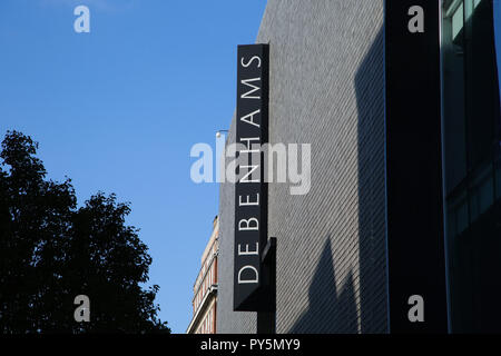 Die Oxford Street, London, UK, 25. Oktober 2018 - Debenhams Store in der Oxford Street, London. Das Kaufhaus hat jährliche Verluste im Jahr bis September gebucht und hat Pläne 50 Stores in ganz Großbritannien mit 5.000 Jobs herunterfahren bestätigt bedroht sind. Credit: Dinendra Haria/Alamy leben Nachrichten Stockfoto