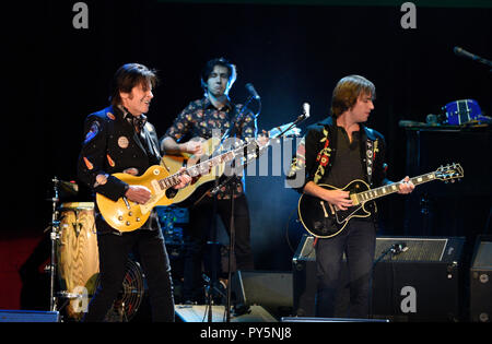 London, Großbritannien. 25. Oktober, 2018. Sänger/Gitarrist und Mitbegründer von Creedence Clearwater Revival, John Fogerty auf öffnung Nacht des Bluesfest in der O2 Arena in London am 25. Oktober 2018. Credit: Peter Doherty/Alamy leben Nachrichten Stockfoto