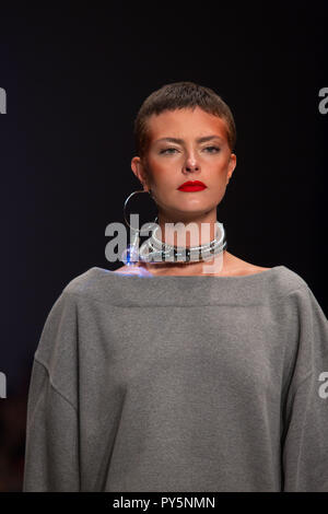 Sao Paulo, Sao Paulo, Brasilien. 25 Okt, 2018. Zwei Denin fashion show, mit der 2019 Sammlung während der N46 Edition der São Paulo Fashion Week (SPFW) Credit: Paulo Lopes/ZUMA Draht/Alamy leben Nachrichten Stockfoto