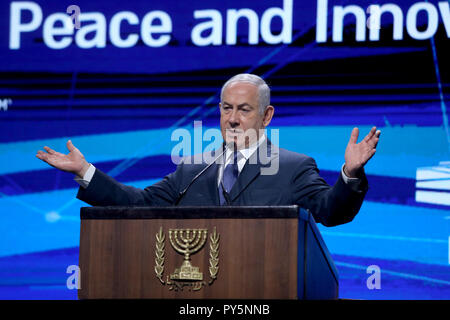 Tel Aviv, Israel. 25 Okt, 2018. Der israelische Premierminister Benjamin Netanjahu spricht auf der Premierminister israelische Innovation Summit in Tel Aviv, Israel, am Okt. 25, 2018. Credit: Jini/Gideon Markowicz/Xinhua/Alamy leben Nachrichten Stockfoto