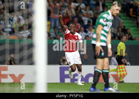 Lissabon, Portugal, Portugal. 25 Okt, 2018. Danny Welbeck der Arsenal FC gesehen Feiern mit seinen Teamkollegen nach dem Scoring ein Ziel in der Europa League Gruppe E 2018/19 Fußballspiel zwischen Sporting CP vs FC Arsenal. Quelle: David Martins/SOPA Images/ZUMA Draht/Alamy leben Nachrichten Stockfoto