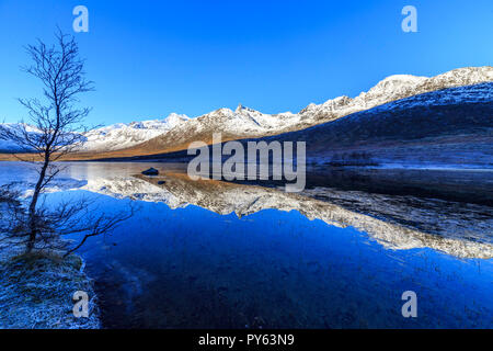 Herbst in den Winter malerische Landschaft Bilder auf Kvaloya Insel Troms Gemeinde getroffen, in der Nähe von Tromsø Norwegen Stockfoto