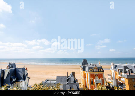 Die Dächer der luxus Häuser in der Nähe der Strand von Trouville, berühmte französische Resort in der Normandie Stockfoto