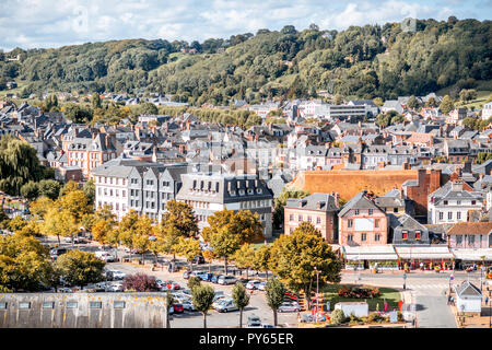 Blick auf den Hafen und die Altstadt von Honfleur, berühmte französische Stadt in der Normandie Stockfoto