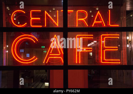 Neon Lichter draußen Picturehouse Central Kino in Soho, London, UK Stockfoto