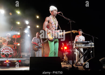 Musik Festival, Hortus Live in der Domäne des Hortus, Weingut. Vaudou Spiel Gruppe im Konzert. Royal Frankreich Stockfoto