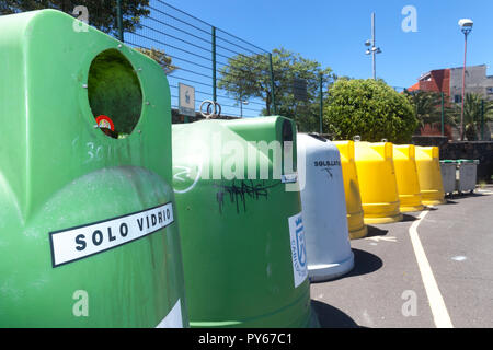 Kommunale gemischter Abfall Container Stockfoto