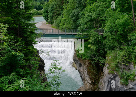 Füssen: Brücke "König-Max-Steg" abobe Lechsfall (Lech Falls), Landkreis Ostallbräu, Allgäuer, Bayern, Deutschland Stockfoto