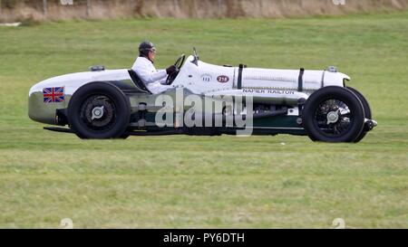 1933 Napier-Railton am Shuttleworth Race Day am 7. Oktober 2018 Stockfoto