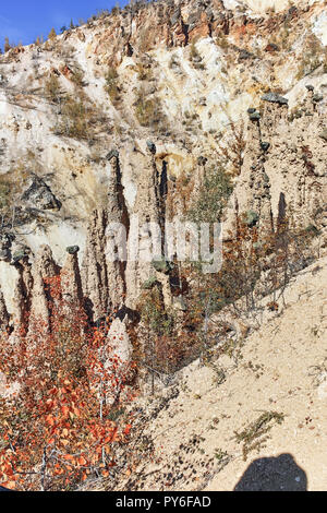 Herbst Landschaft der Stadt Rock der Gründung Teufel in Radan Berg, Serbien Stockfoto