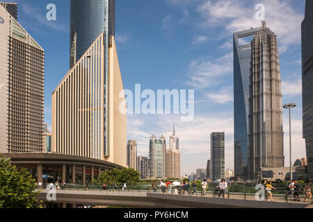 Shanghai, China: Skyline und Gebäude im Pudong-Viertel Stockfoto