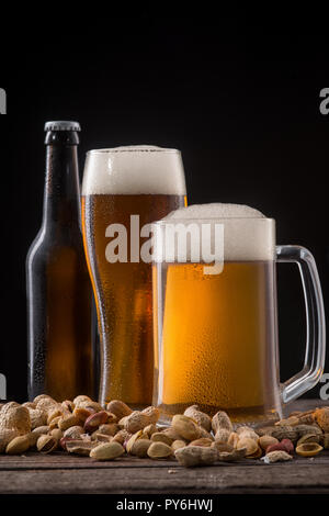 Bier und snacks Stockfoto