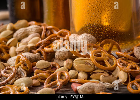 Salzig und crunchy Bier Snacks Stockfoto