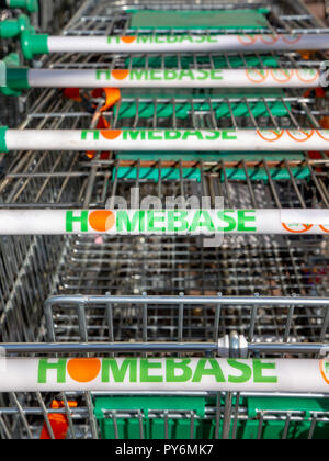 Warrington Zweig der Homebase hat Zeichen, die angibt, dass dieser Speicher ist geschlossen Stockfoto