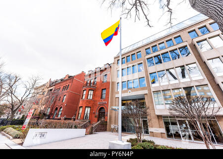 Washington DC, USA - 9. März 2018: die Republik Kolumbien Botschaft, bunte Flagge der Eingang befindet sich in der Hauptstadt, niemand, Außen, Congressional Black Cau Stockfoto