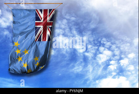 Flagge von Tuvalu. Vertical flag, gegen den blauen Himmel mit Platz für Ihren Text Stockfoto