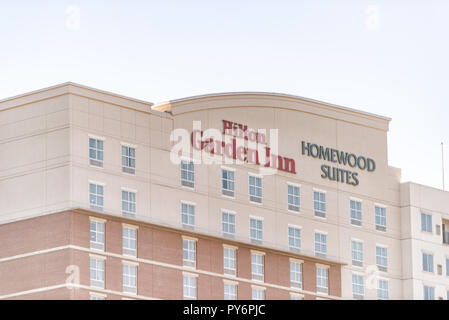 Atlanta, USA - 20. April 2018: Hilton Garden Inn Zeichen auf Gebäude in Georgien Stadt, Homewood Suites, Nahaufnahme und Sky Stockfoto