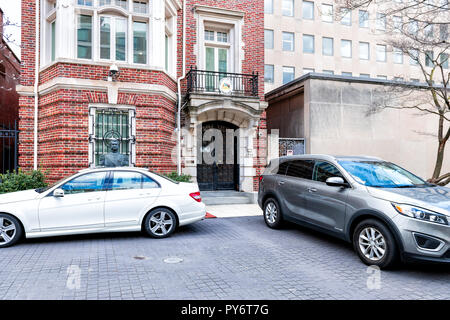 Washington DC, USA - 9. März 2018: die Republik Chile Botschaft und Konsulat anzumelden, Bernardo O'Higgins Morel Statue von Eingang in die Hauptstadt, niemand! Stockfoto