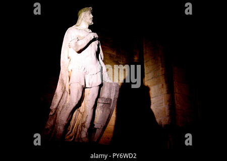 Statue außerhalb der Kapelle von St. Eulalia, die von der Kathedrale von Oviedo, Spanien Stockfoto