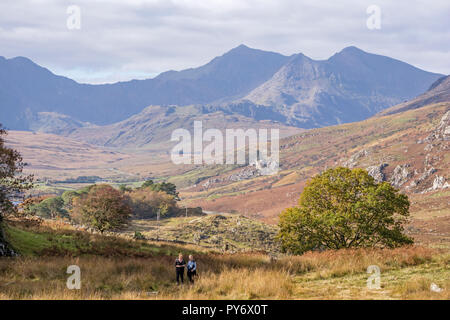 Herbst und den Snowdon Horseshoe reichen von oben Capel Curig, Snowdonia National Park, North Wales, UK Stockfoto