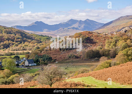 Herbst und den Snowdon Horseshoe reichen von oben Capel Curig, Snowdonia National Park, North Wales, UK Stockfoto