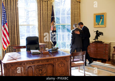 Präsident Barack Obama spricht allein mit Senate Majority Leader Harry Reid im Oval Office nach beider Parteien treffen.  23.01.09 offizielle White House Photo by Pete Souza Stockfoto