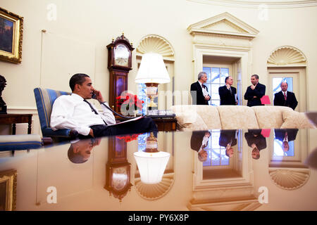 Präsident Barack Obama ruft ausländische Staatsoberhäupter im Oval Office des weißen Hauses 26.01.09. Offiziellen White House Photo by Pete Souza Stockfoto