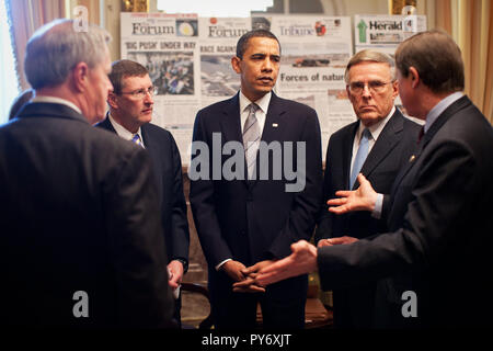 Präsident Obama: Treffen mit Mitgliedern des Kongresses von North Dakota und Minnesota Delegationen von Überschwemmungen betroffen 25.03.09.  US Capitol, Washington, D.C. offizielle White House Photo by Pete Souza Stockfoto