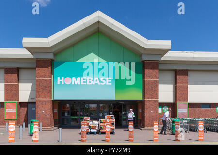 Warrington Zweig der Homebase wird jetzt als Clearance Outlet verwendet Stockfoto