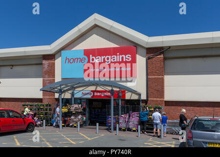 Warrington Zweig der Home Schnäppchen im Riverside Retail Park Stockfoto