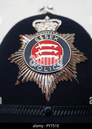 Essex Polizei Helm und Abzeichen Stockfoto