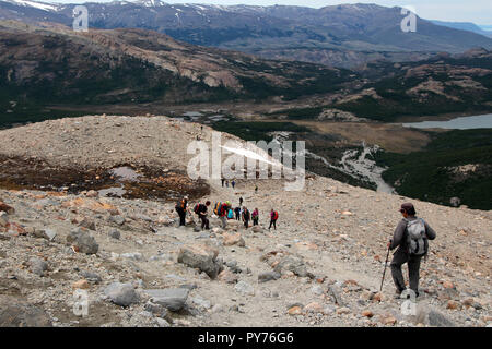 Absteigend Trail zum Mount Fitzroy im Nationalpark Los Glaciares in der Nähe von El Chalten, Santa Cruz, Argentinien Stockfoto