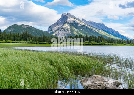 Berge entlang Vermillion Seen in Banff, Alberta, Kanada Stockfoto