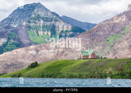 WATERTON, Kanada - 1. Juli 2018: Die historische Prince of Wales Hotel in Waterton Lakes National Park, wurde 1927 erbaut Stockfoto