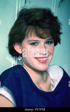 Film Title: 16 Kerzen. Englischer Titel: 16 Kerzen. Jahr: 1984. Regisseur: John Hughes. Stars: Molly Ringwald. Quelle: UNIVERSAL PICTURES/Album Stockfoto